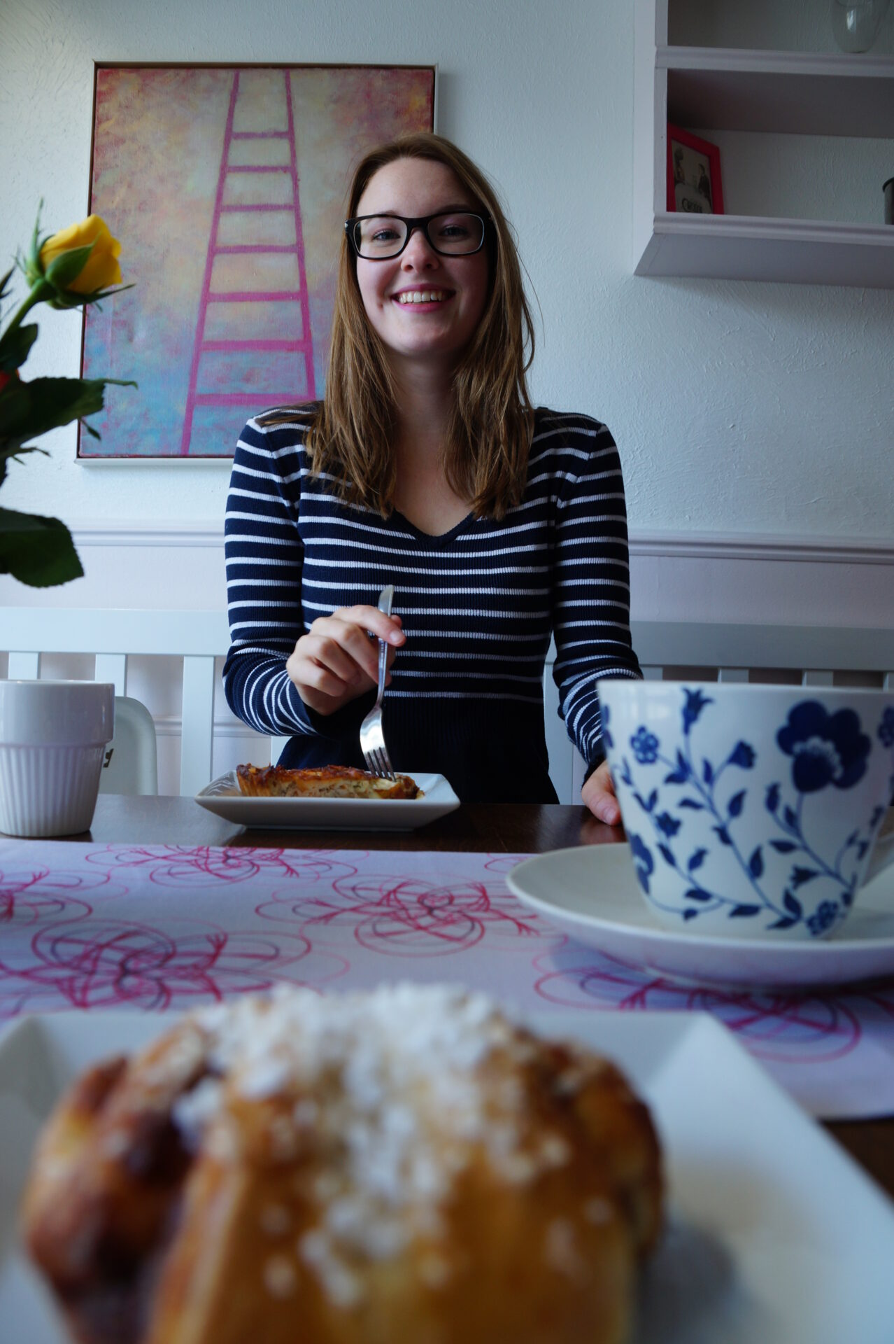 Isabell Fabo in einem Cafe Isabell Fabo in einem Cafe